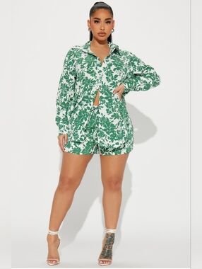 Fashion Nova Green & White Floral Print Women’s Shorts